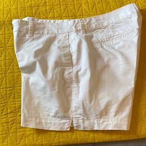 Ladies Old Navy White Button Everyday Shorts; 12